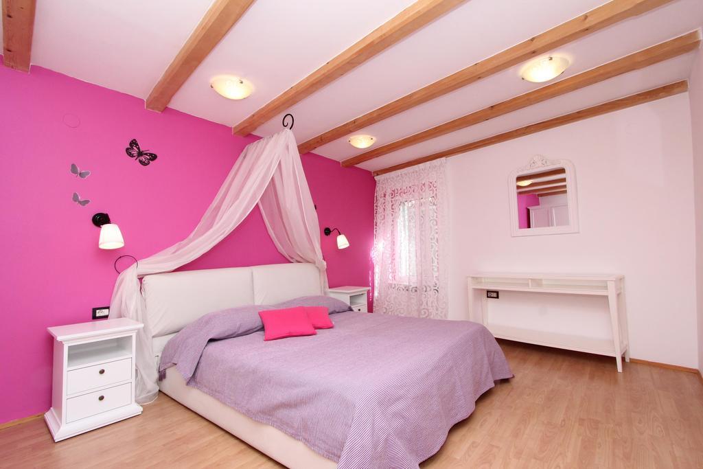 Midea Apartment